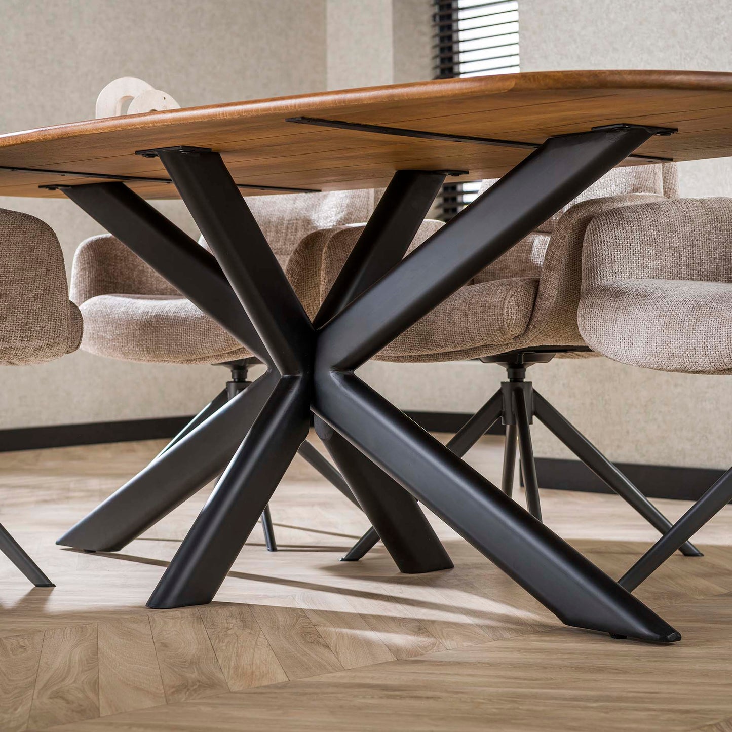 Eettafel Cliff ovaal 215 cm
