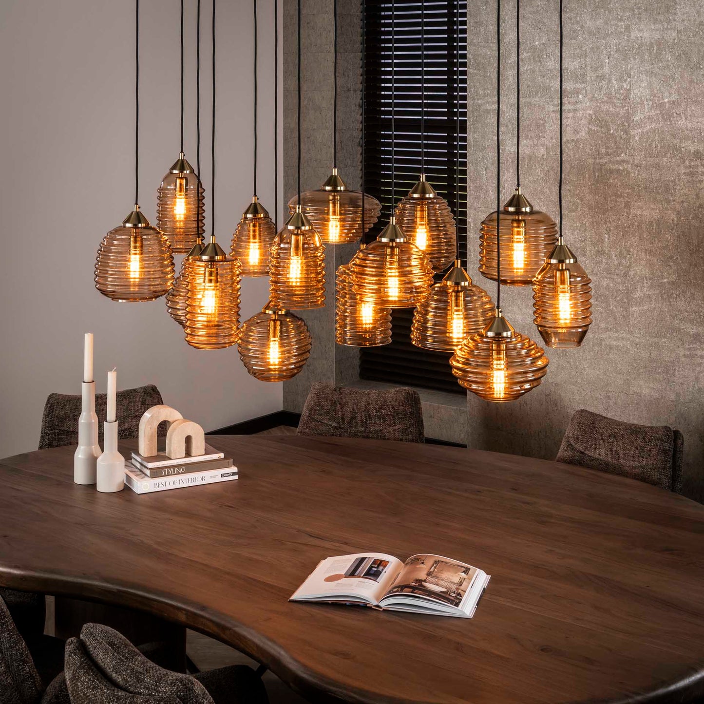 Hanglamp met 15 glazen kapjes