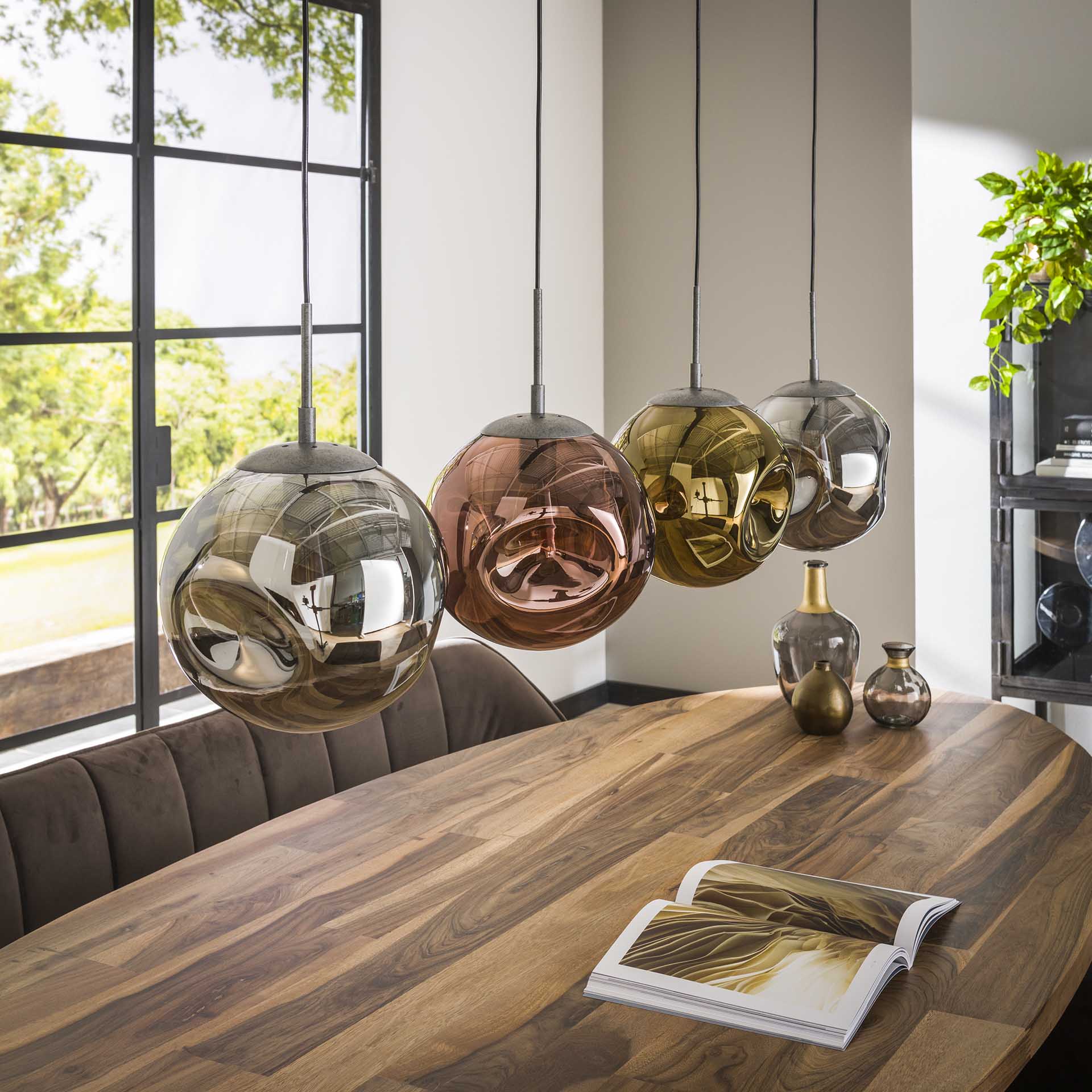Hanglamp met 4 glazen lampenkappen