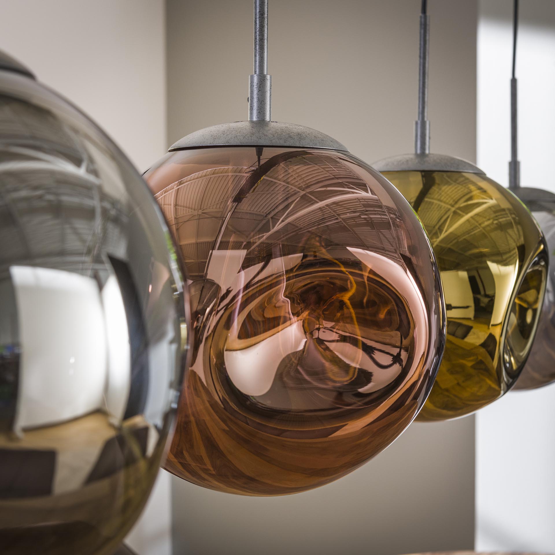 Hanglamp met 4 glazen lampenkappen