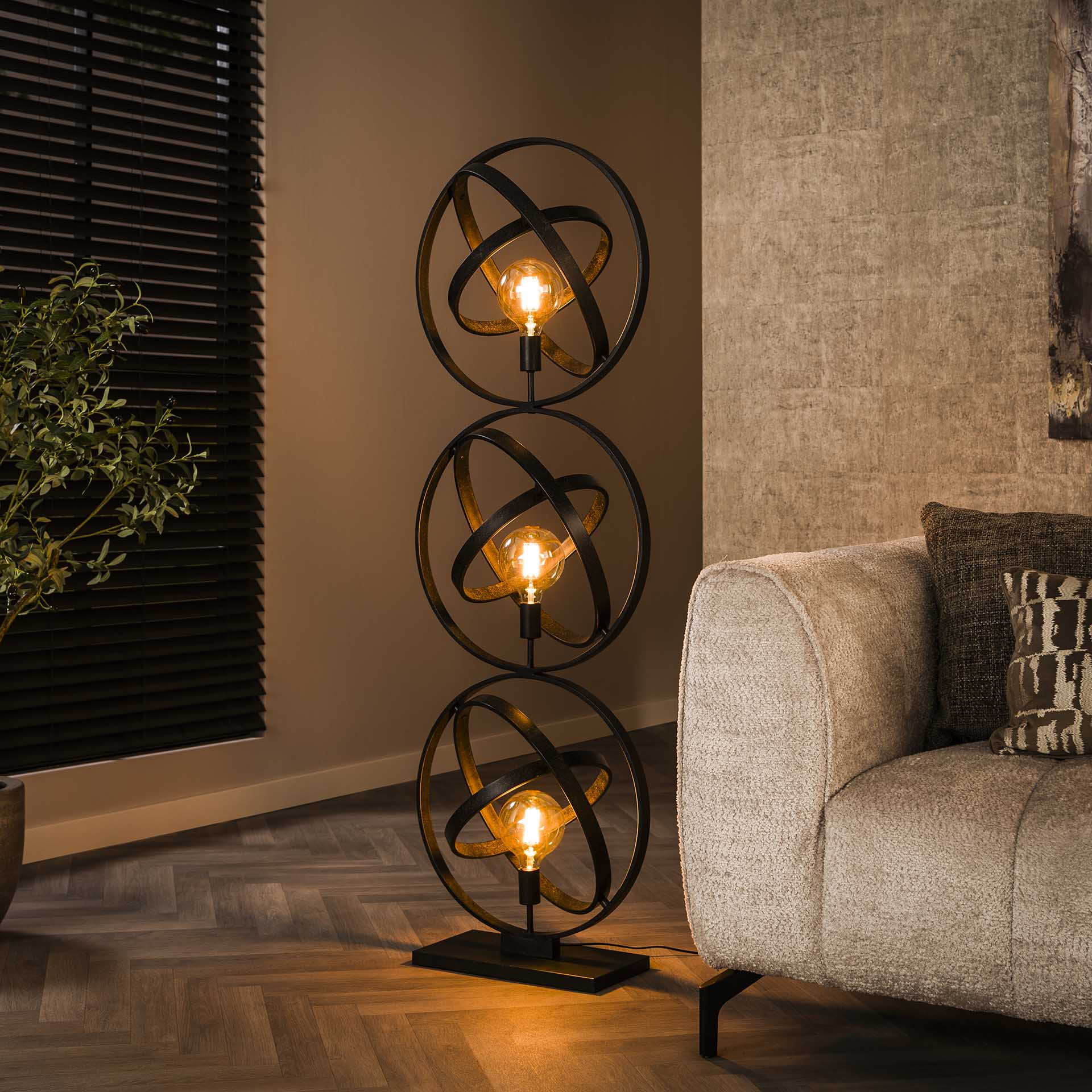 Vloerlamp met verstelbare ringen