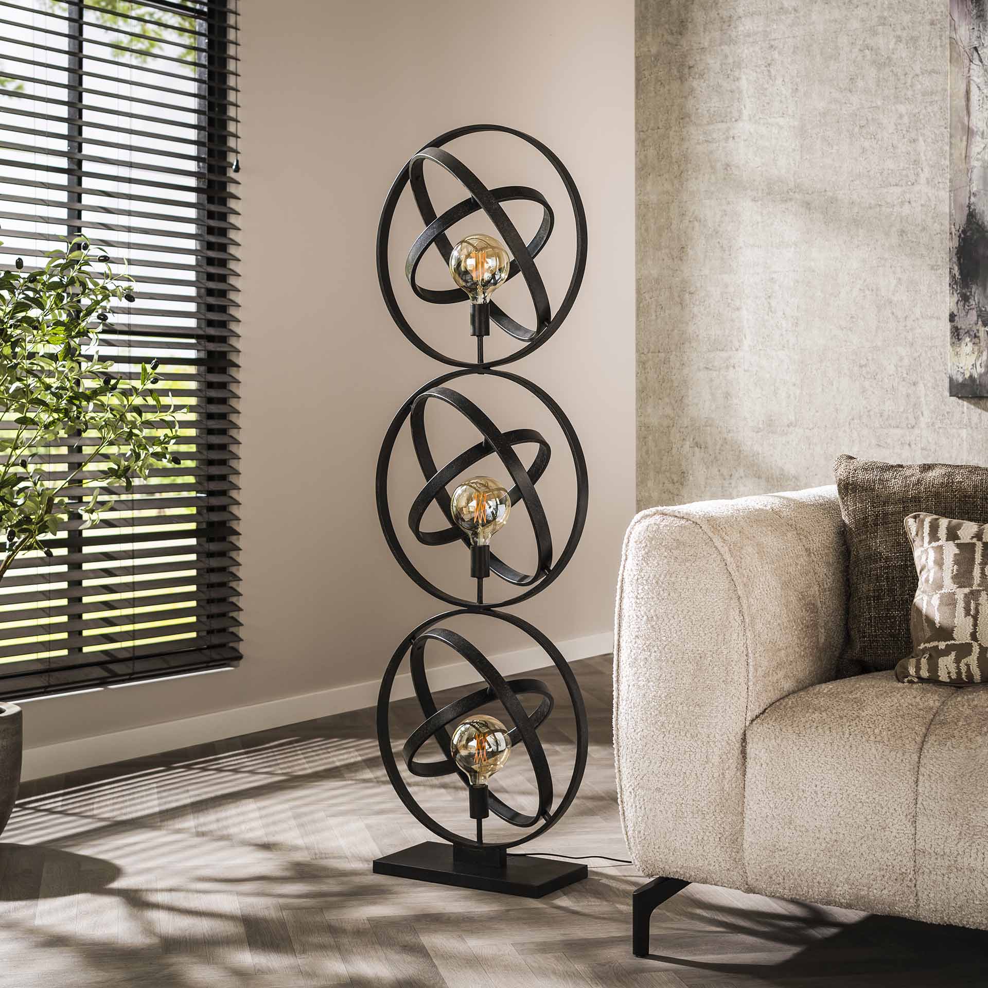 Vloerlamp met verstelbare ringen