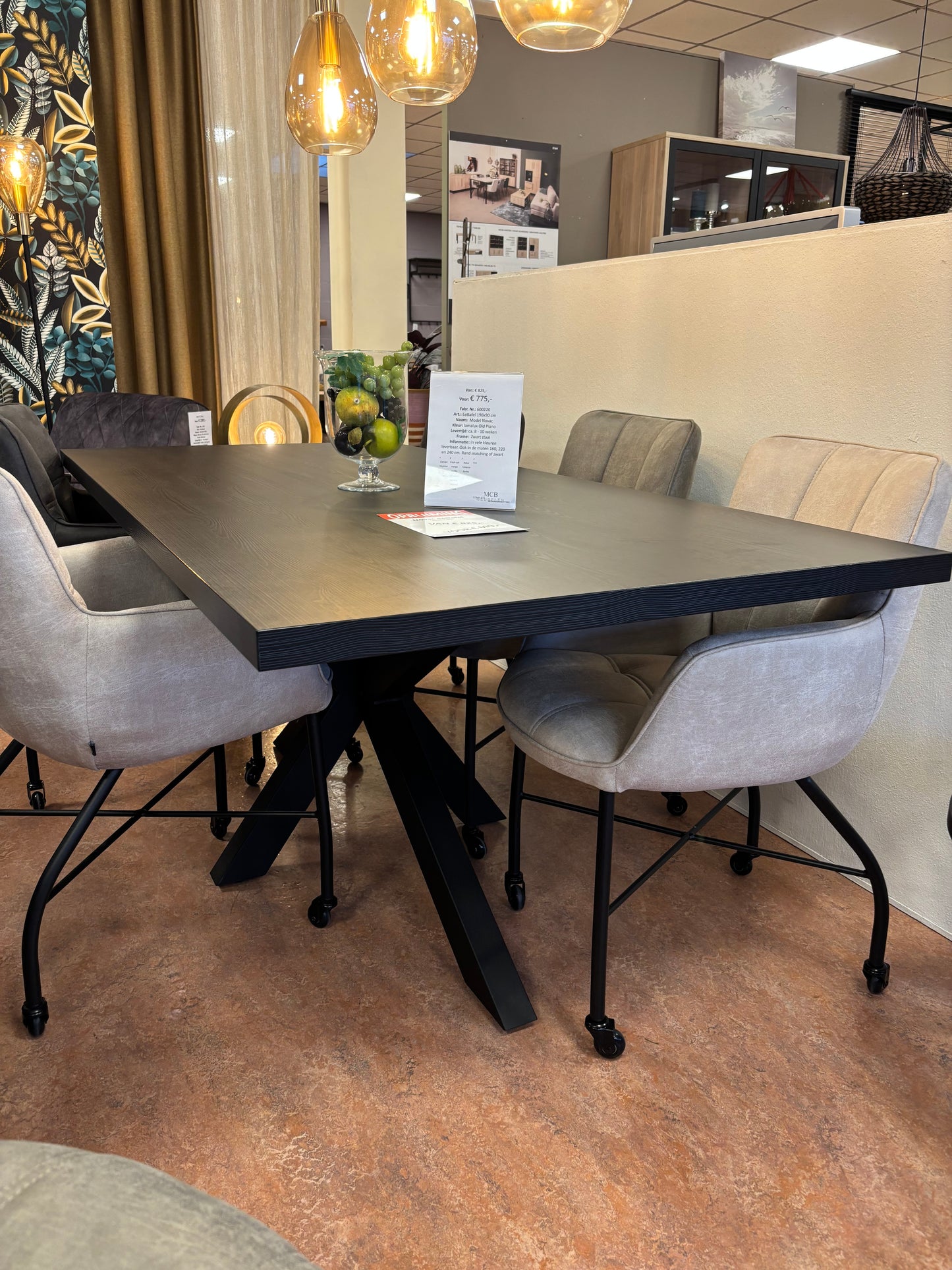 OPRUIMING Eettafel Novac