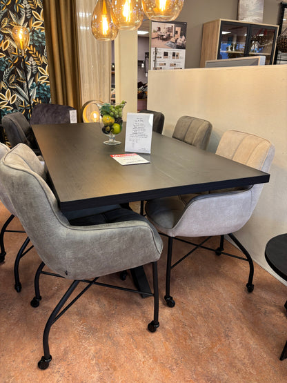 OPRUIMING Eettafel Novac