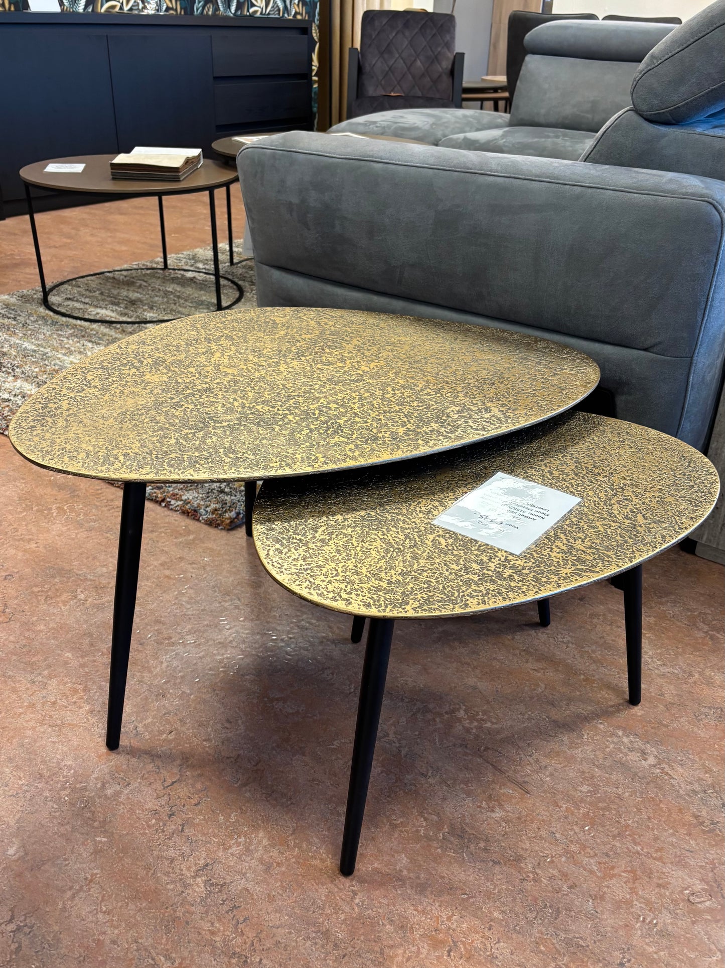 OPRUIMING Salontafel 3158/30 driehoekig