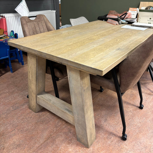 CLEARANCE Dining table 906